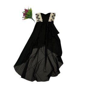 Elegant Black Strapless Dress with Lace Detail